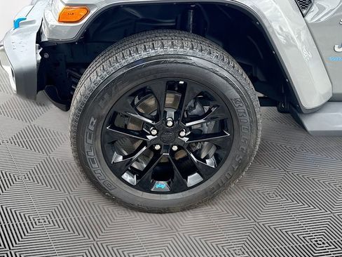Used 2023 Jeep Wrangler Unlimited Sahara image 36