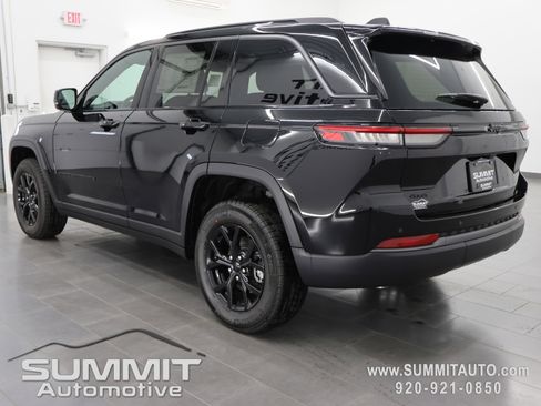 New 2026 Jeep Grand Cherokee Altitude AWD/4WD image 5