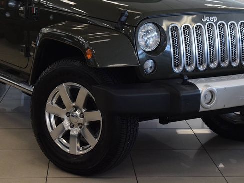 Used 2015 Jeep Wrangler Unlimited Sahara w/ Dual Top Group AWD/4WD image 10