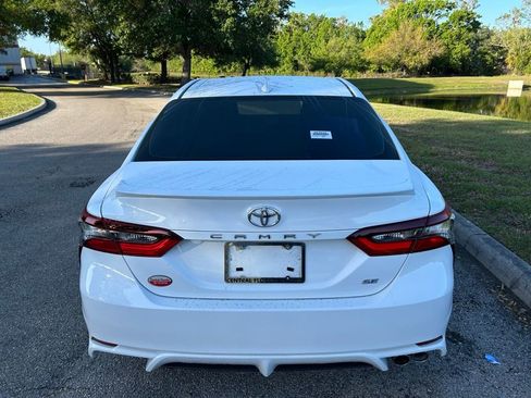 Used 2024 Toyota Camry SE image 4