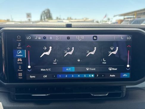Used 2024 Jeep Gladiator Sport AWD/4WD image 18
