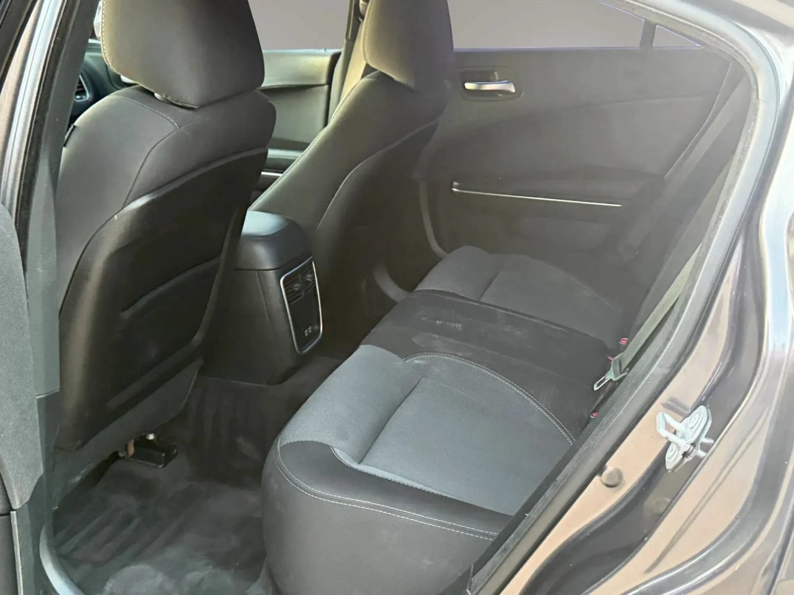 Used 2018 Dodge Charger SXT RWD image 15