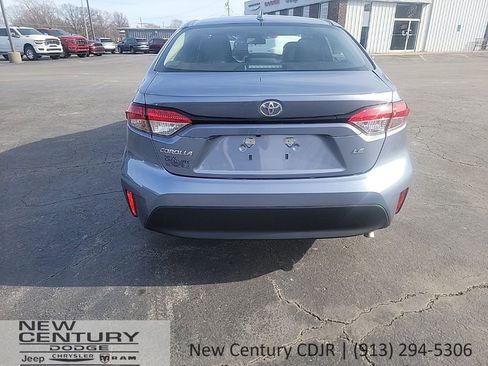 Used 2025 Toyota Corolla LE image 4