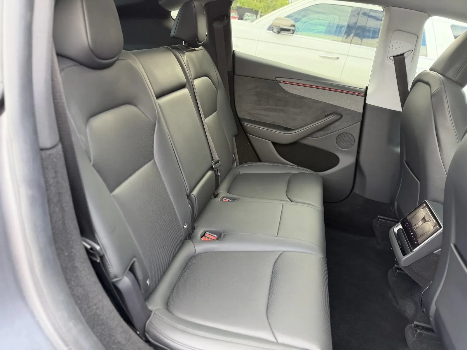 Used 2026 Tesla Model Y Long Range RWD image 18
