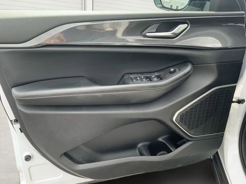 Used 2022 Jeep Grand Cherokee Altitude image 16