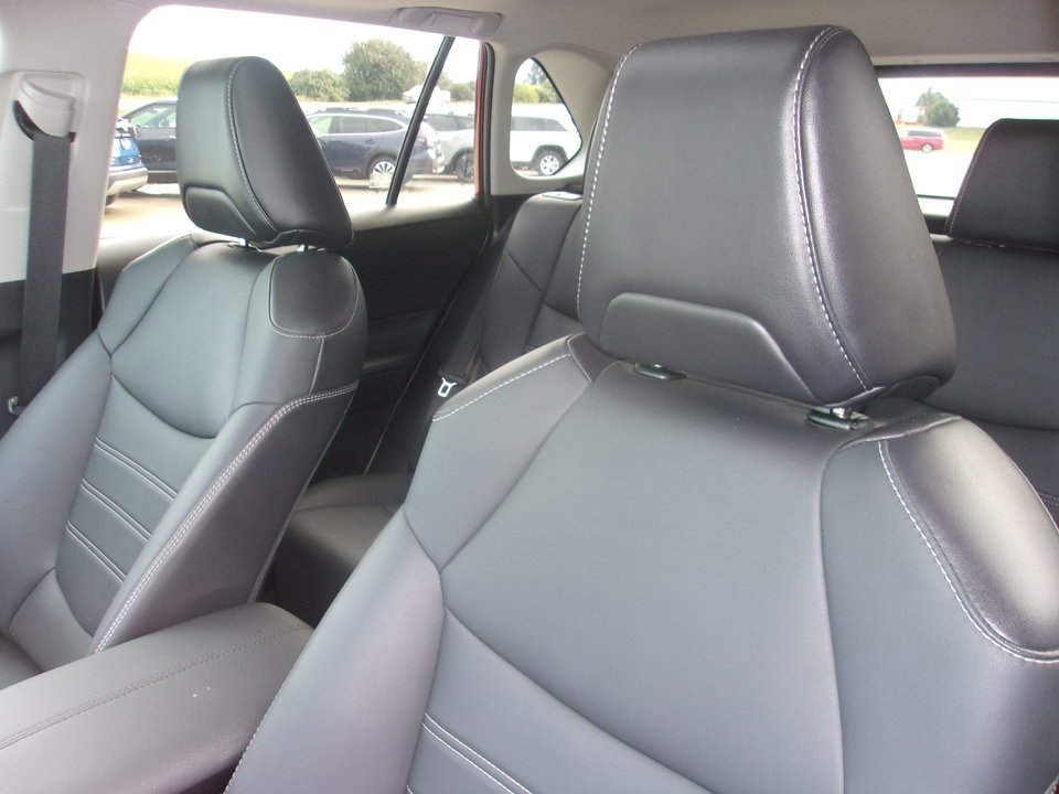 Used 2021 Toyota RAV4 XLE Premium AWD/4WD image 11