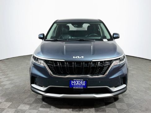 Used 2024 Kia Carnival EX FWD image 2