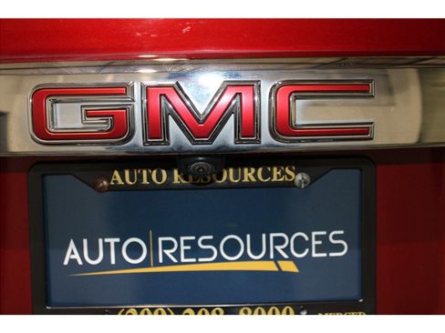 Used 2023 GMC Acadia SLT image 19