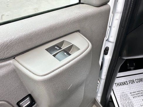 Used 2018 Chevrolet Express 2500 w/ Driver Convenience Package image 19