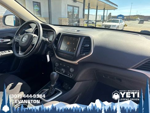 Used 2015 Jeep Cherokee Latitude AWD/4WD image 13