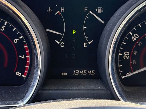 Used 2011 Toyota Highlander SE w/ Tow Pkg FWD image 12