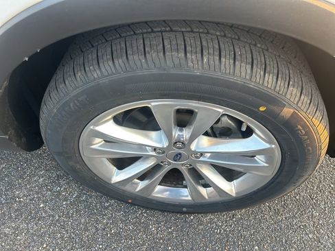 Used 2019 Ford Explorer Limited w/ Class II Trailer Tow Package image 4