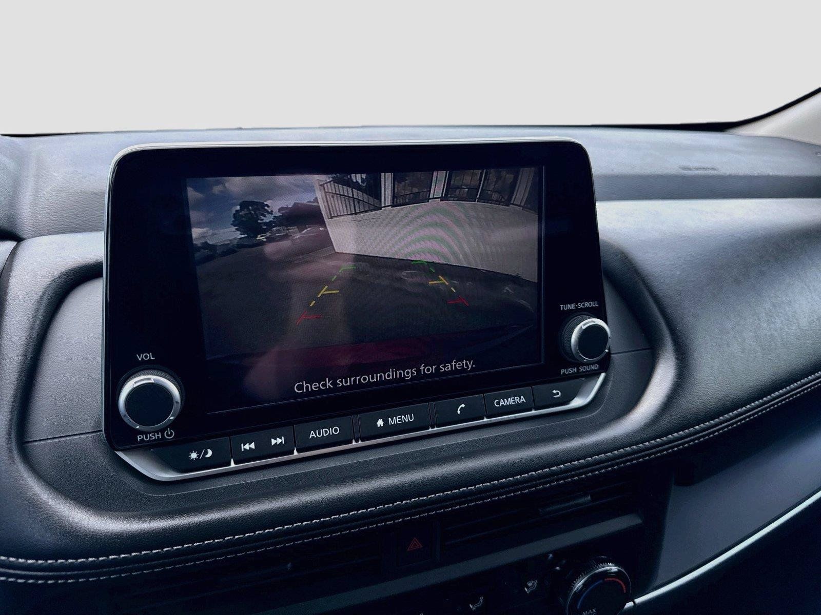 Used 2025 Nissan Rogue S FWD image 17