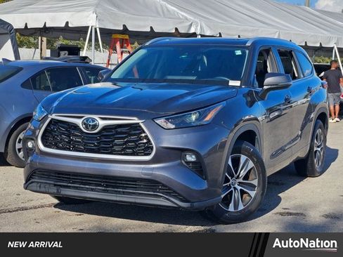 Used 2023 Toyota Highlander XLE image 1