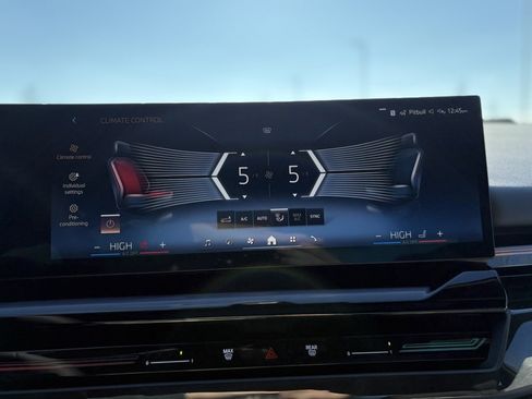 Used 2025 BMW 530i xDrive w/ M Sport Package image 10