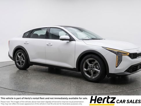 Used 2025 Kia K4 LXS image 1