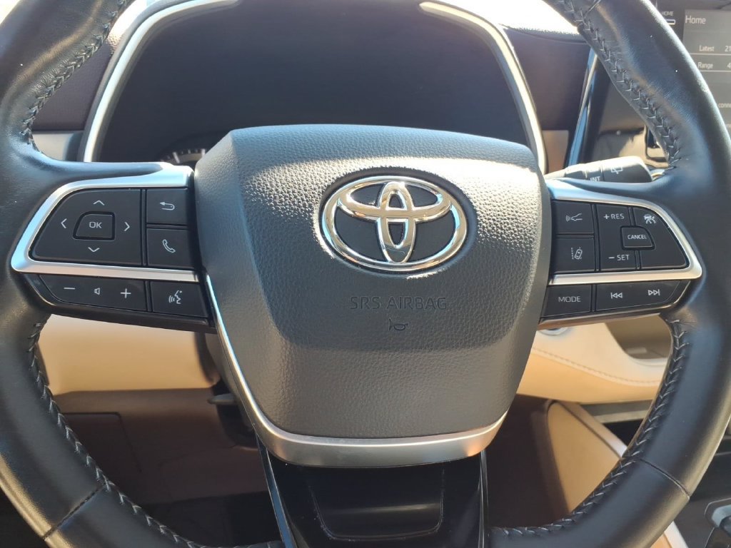 Used 2020 Toyota Highlander XLE FWD image 25