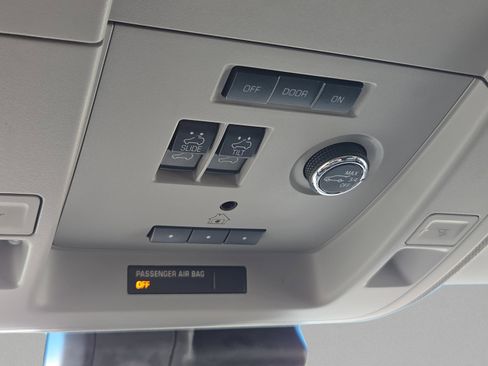 Used 2019 Chevrolet Suburban LT image 30