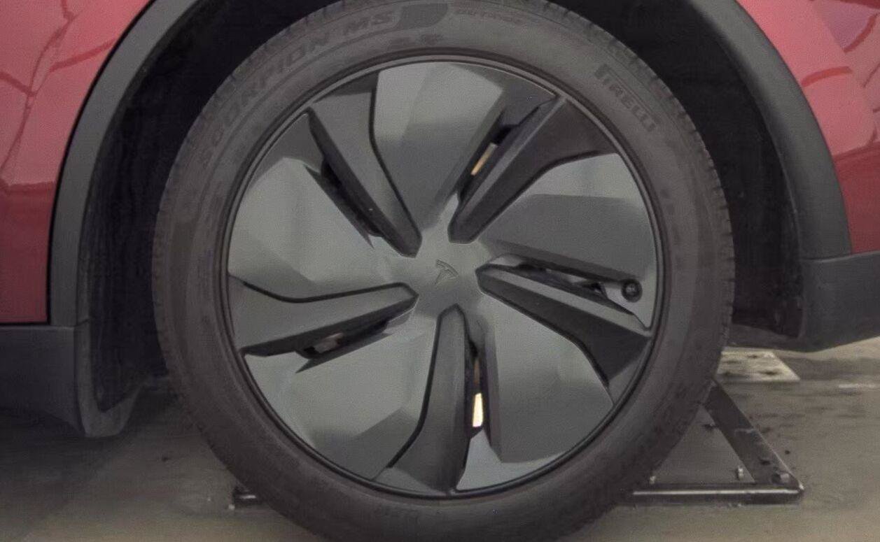 Used 2026 Tesla Model Y Long Range AWD/4WD image 18
