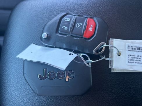 Used 2022 Jeep Gladiator Sport image 40