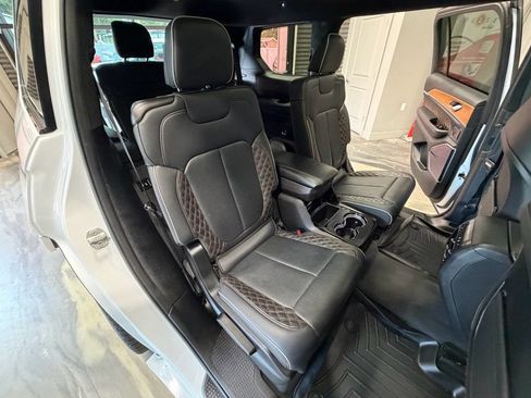 Used 2023 Jeep Grand Cherokee L Summit AWD/4WD image 5