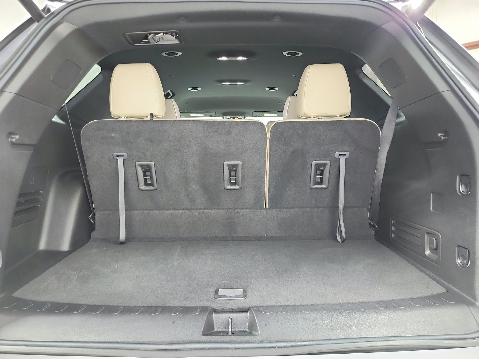 Used 2023 Chevrolet Traverse Premier FWD image 48