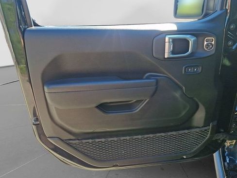 Used 2024 Jeep Gladiator Sport AWD/4WD image 14