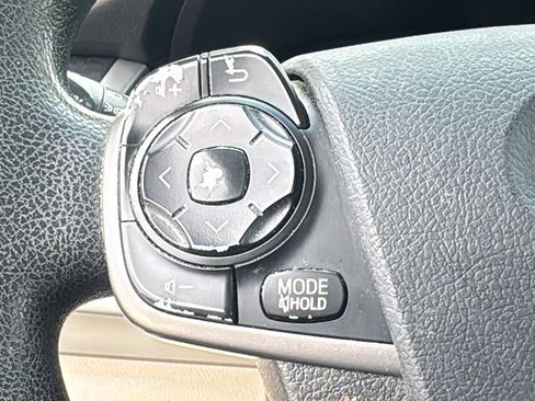 Used 2012 Toyota Camry LE image 19