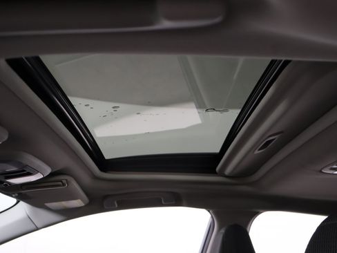 Used 2024 Subaru Crosstrek 2.0i Premium image 15