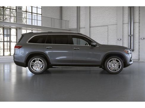 Used 2023 Mercedes-Benz GLS 450 4MATIC image 2