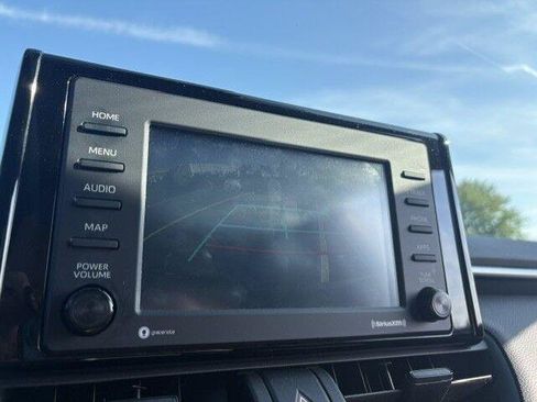 Used 2021 Toyota RAV4 LE AWD/4WD image 8