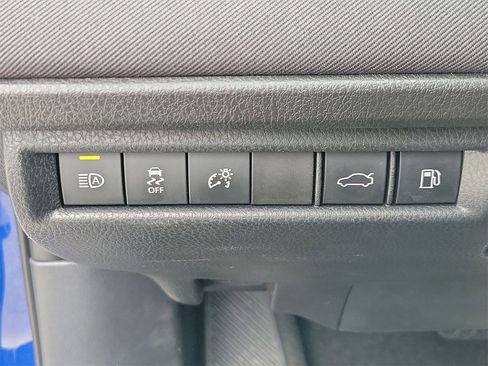 Used 2025 Toyota Camry LE image 32