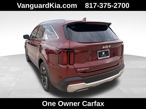 Used 2024 Kia Sorento S w/ Panoramic Sunroof Package image 2