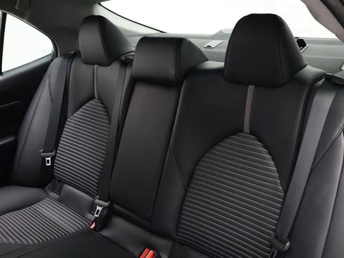 Certified 2020 Toyota Camry SE image 18