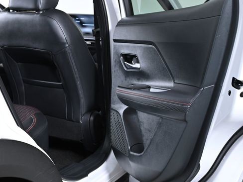 Certified 2025 Nissan Kicks SR image 32