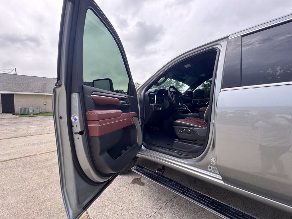 Used 2026 GMC Sierra 3500 Denali Ultimate w/ LPO, Black Badging Package AWD/4WD image 10