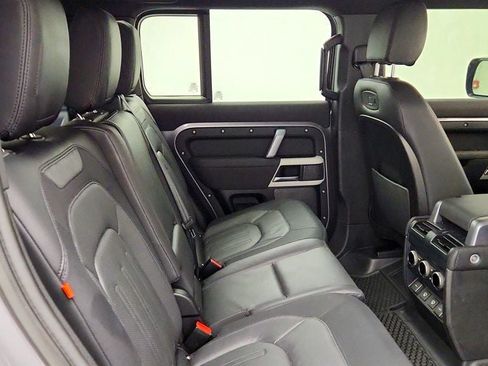 Used 2022 Land Rover Defender 110 X-Dynamic SE AWD/4WD image 24