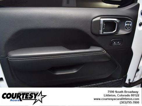 Used 2023 Jeep Wrangler Sahara w/ Cold Weather Group image 7