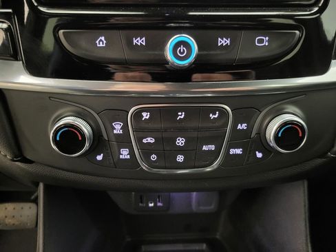 Used 2023 Chevrolet Traverse LT image 8