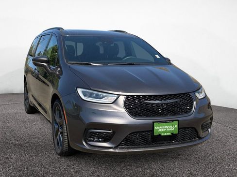 Certified 2022 Chrysler Pacifica Limited w/ Uconnect Theater Family Group AWD/4WD image 7