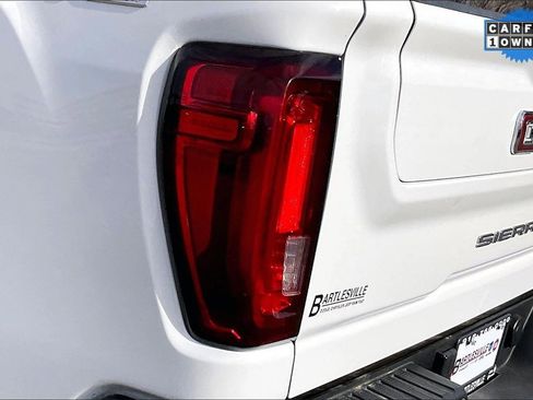 Used 2023 GMC Sierra 2500 SLT w/ SLT Premium Package image 29