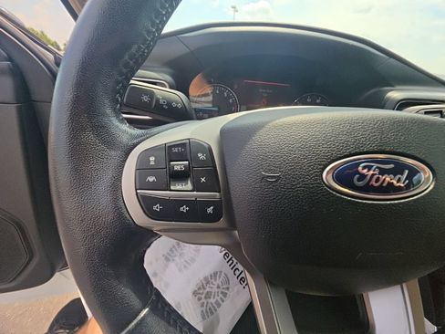 Used 2021 Ford Explorer Limited w/ Equipment Group 301A AWD/4WD image 17