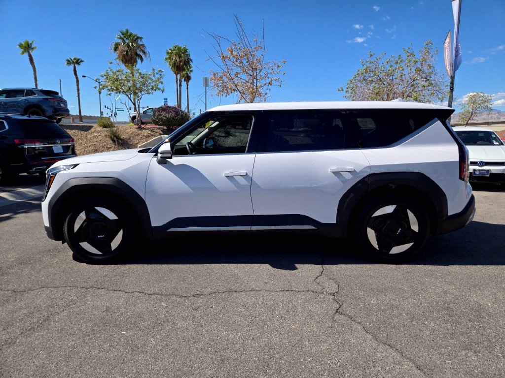 Used 2026 Kia EV9 Light RWD image 3