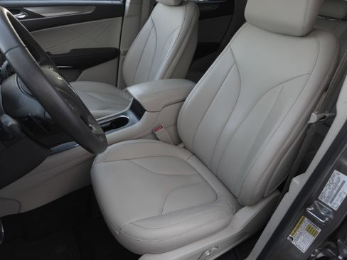 Used 2019 Lincoln MKC Premiere image 10