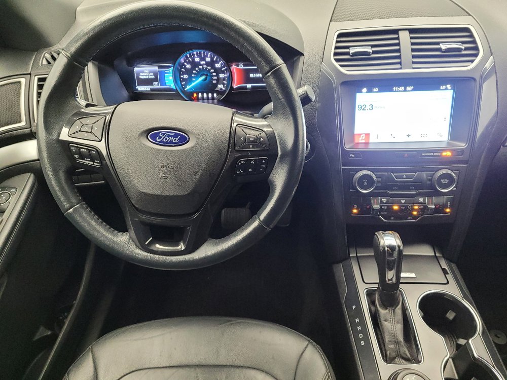 Used 2017 Ford Explorer XLT w/ Equipment Group 202A AWD/4WD image 22