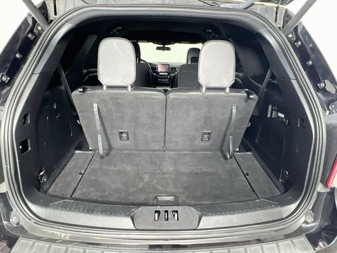 Used 2020 Ford Explorer XLT w/ Equipment Group 202A AWD/4WD image 31
