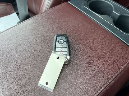 Used 2022 Ford Expedition Limited image 23