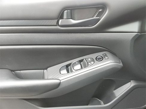 Used 2025 Nissan Altima 2.5 S image 26