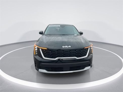 Used 2025 Kia Sorento LX image 3