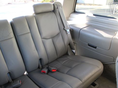 Used 2005 Cadillac Escalade AWD image 30